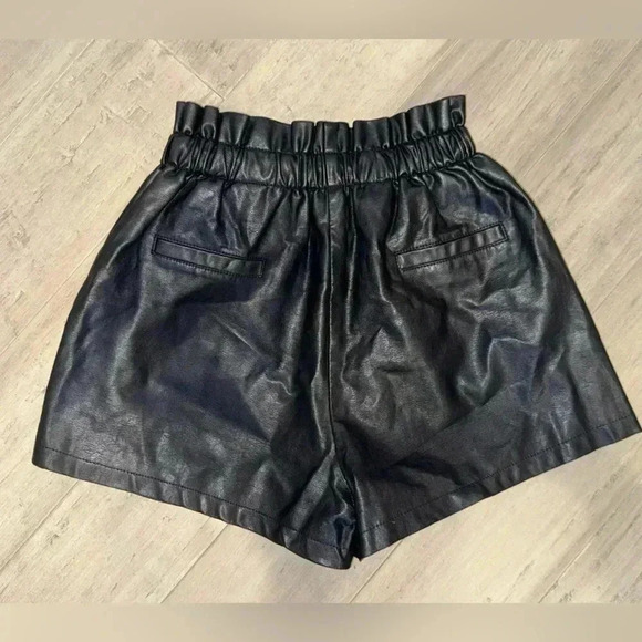 High Waisted Wide Leg Faux Leather Womens Short - Picture 2 of 6